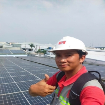 Vệ Sinh Tấm Pin Năng Lượng Mặt Trời Tại Krông Nô - tỉnh Đắk Nông